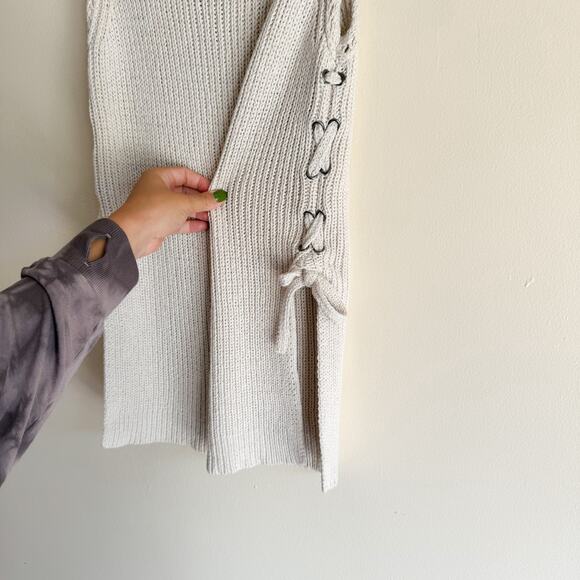 Cupcakes and Cashmere Cream Side Laced Tie Tunic Sleeveless Sweater - Small - Picture 2 of 7